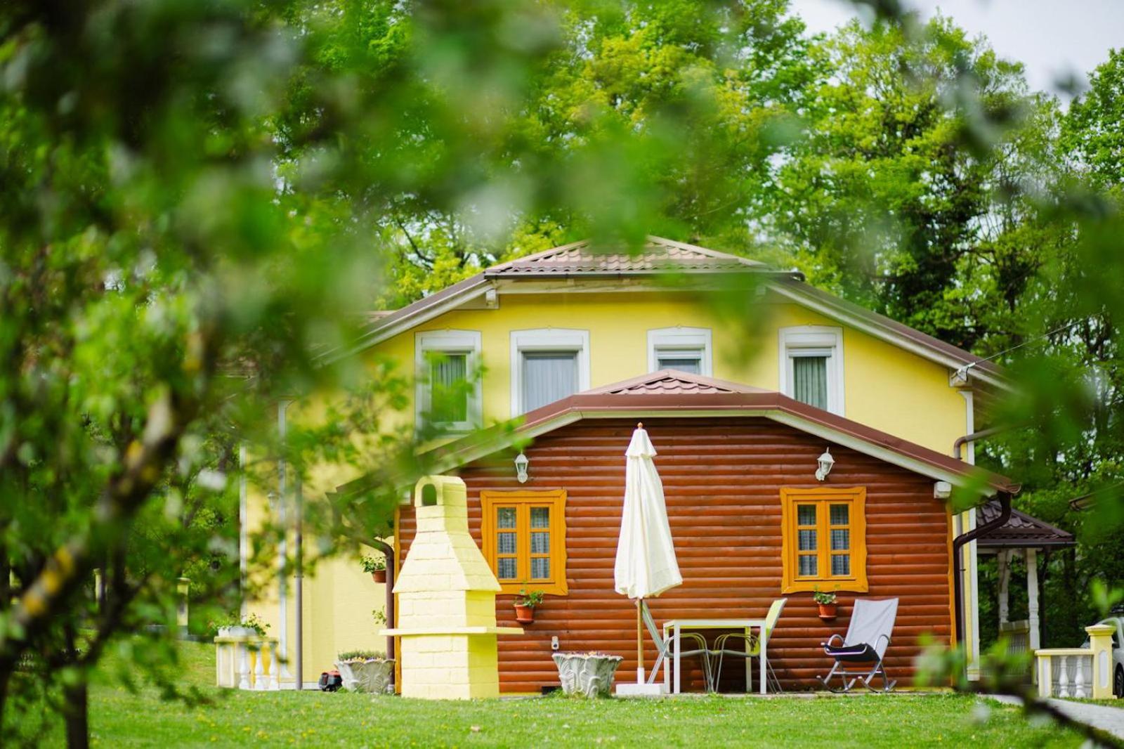 Apartman Sunny Hills คาปรินา ภายนอก รูปภาพ