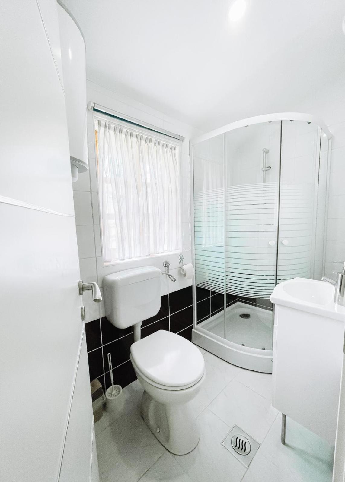 Apartman Sunny Hills คาปรินา ภายนอก รูปภาพ